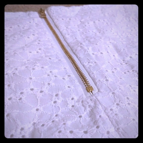 White eyelet mini skirt. So cute - Picture 3 of 3